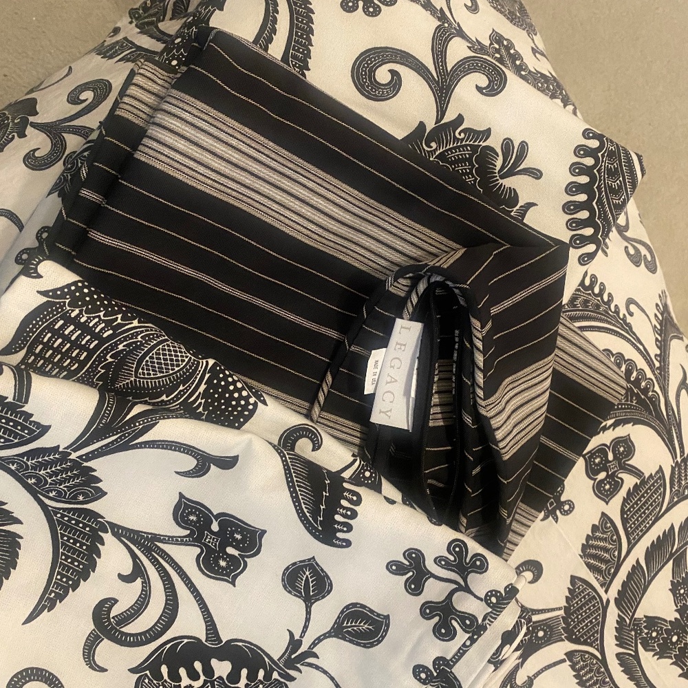 Luxury Bedding -Duvet, Pillow shams, 2  patterned, 2 strip Euro shams